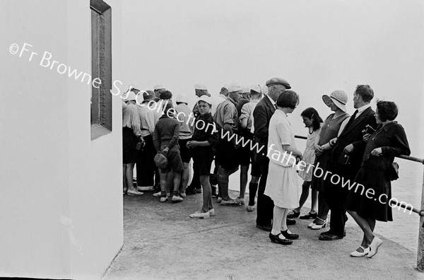 ENGLISH HICKERS AT MIZEN HEAD